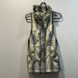 LuLuLemon Rare Run Reflective Vest in Coal & Ctiron 12